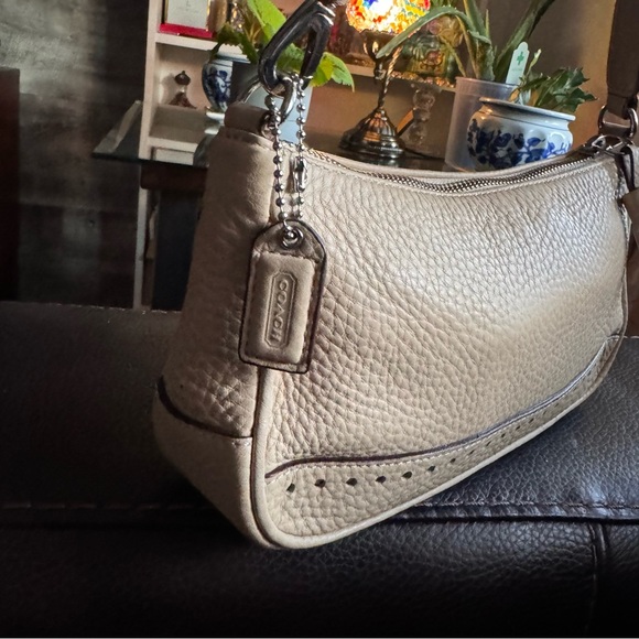 COACH, tan shoulder bag full grain pebbled leather, monogram interior - Picture 5 of 5